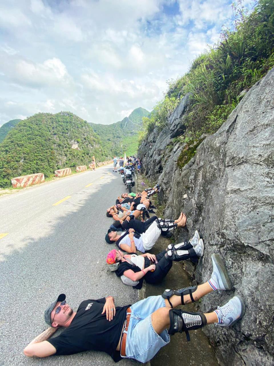 Lazy Cat Homestay - Motorbikes Rental & Tours ห่าซาง ภายนอก รูปภาพ